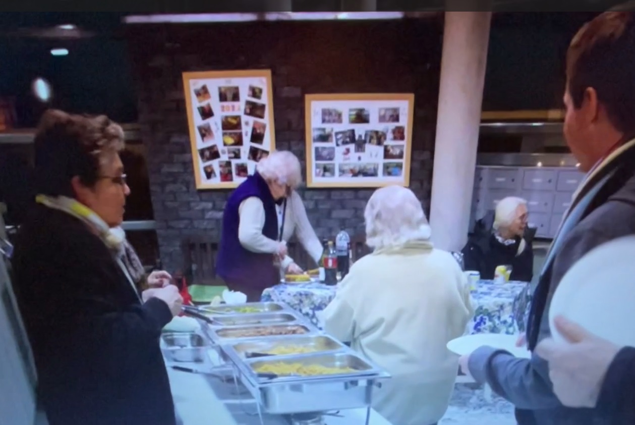 Gezellige nieuwjaarsborrel Victoriagang Zoetermeer met hulp van het Fonds
