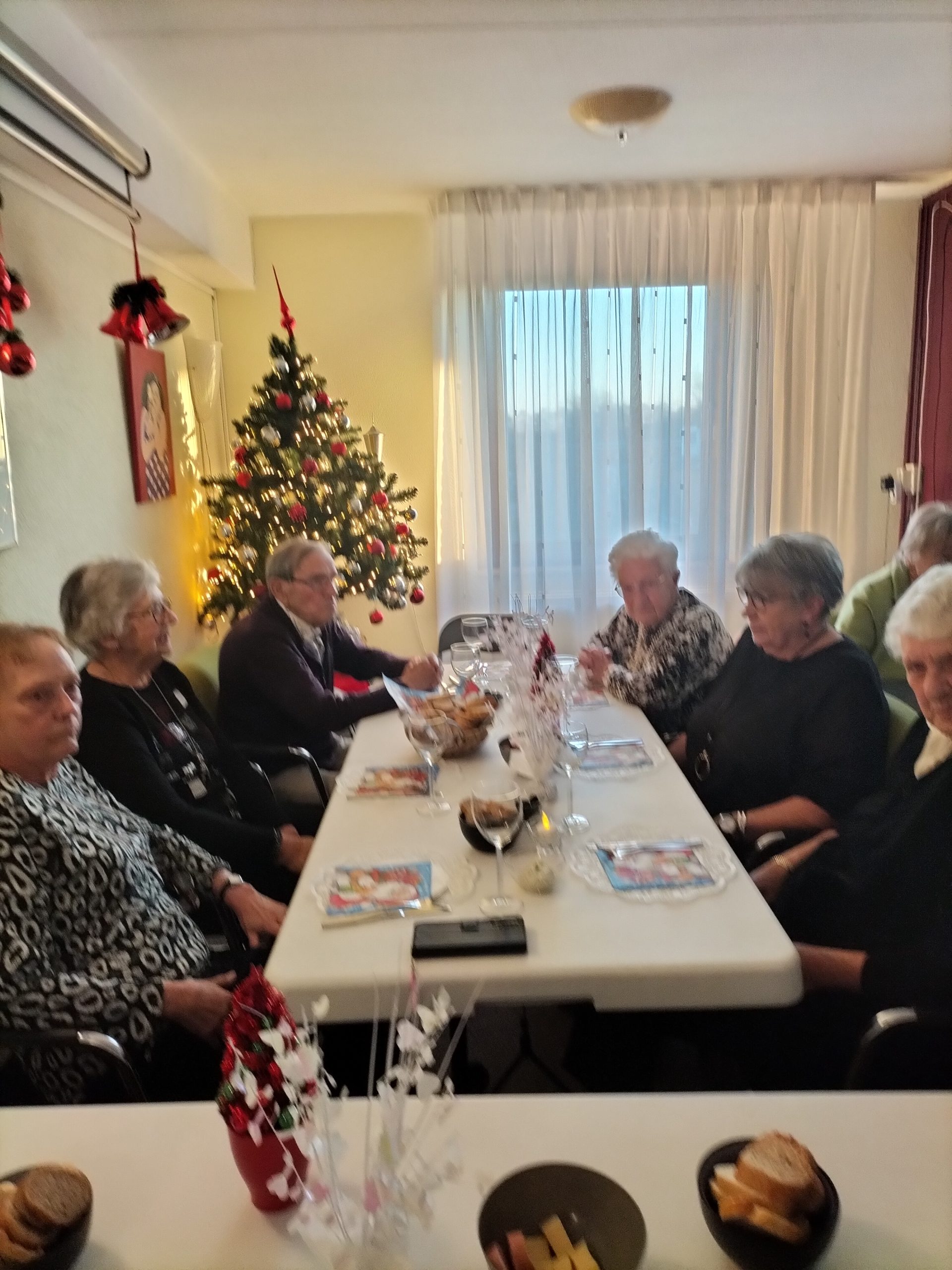 Kerstviering Haagsche Poort met hulp van het Fonds